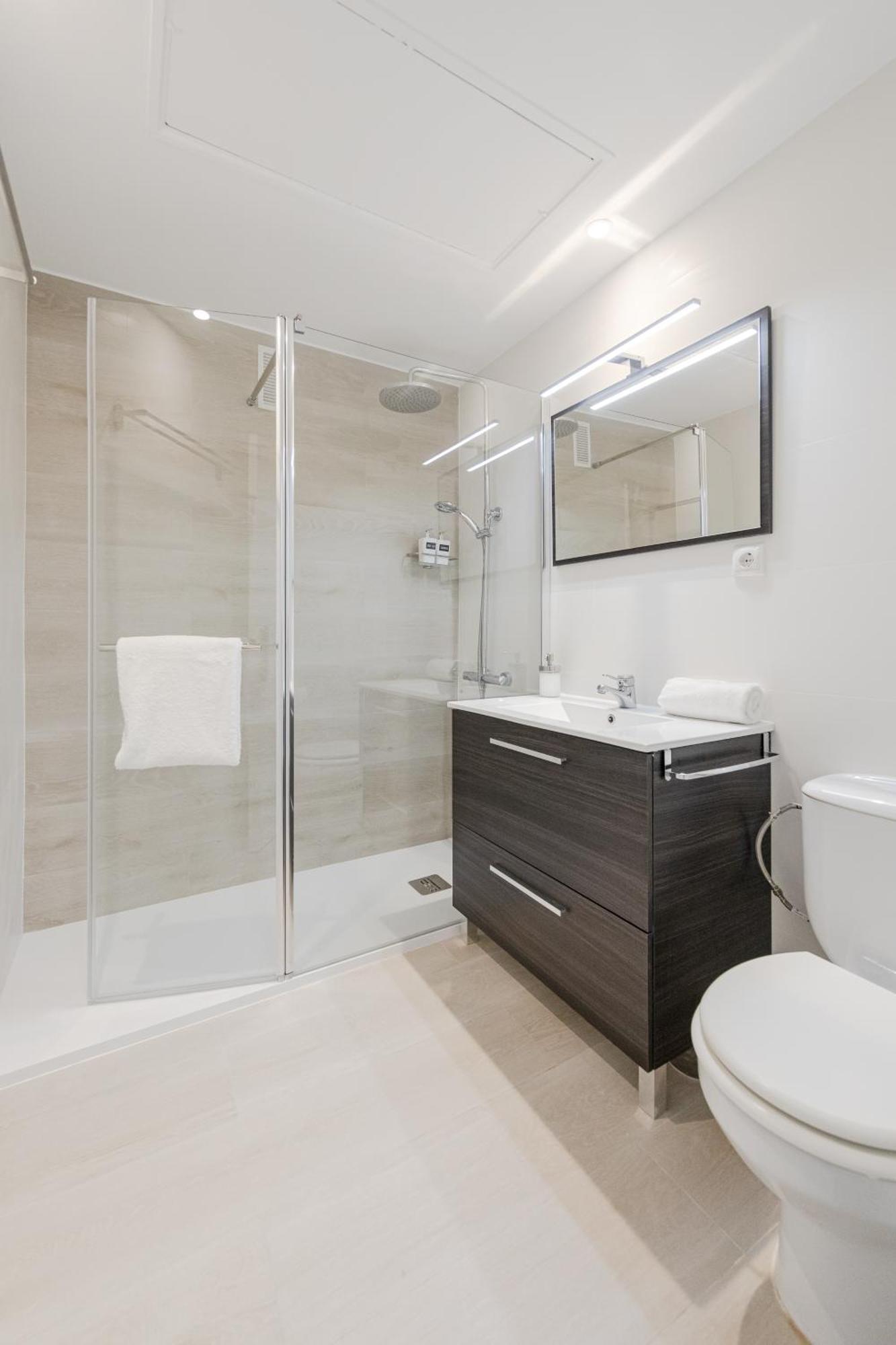 Isg Apartments Becquer Free Parking Inside The Building Севиля Екстериор снимка