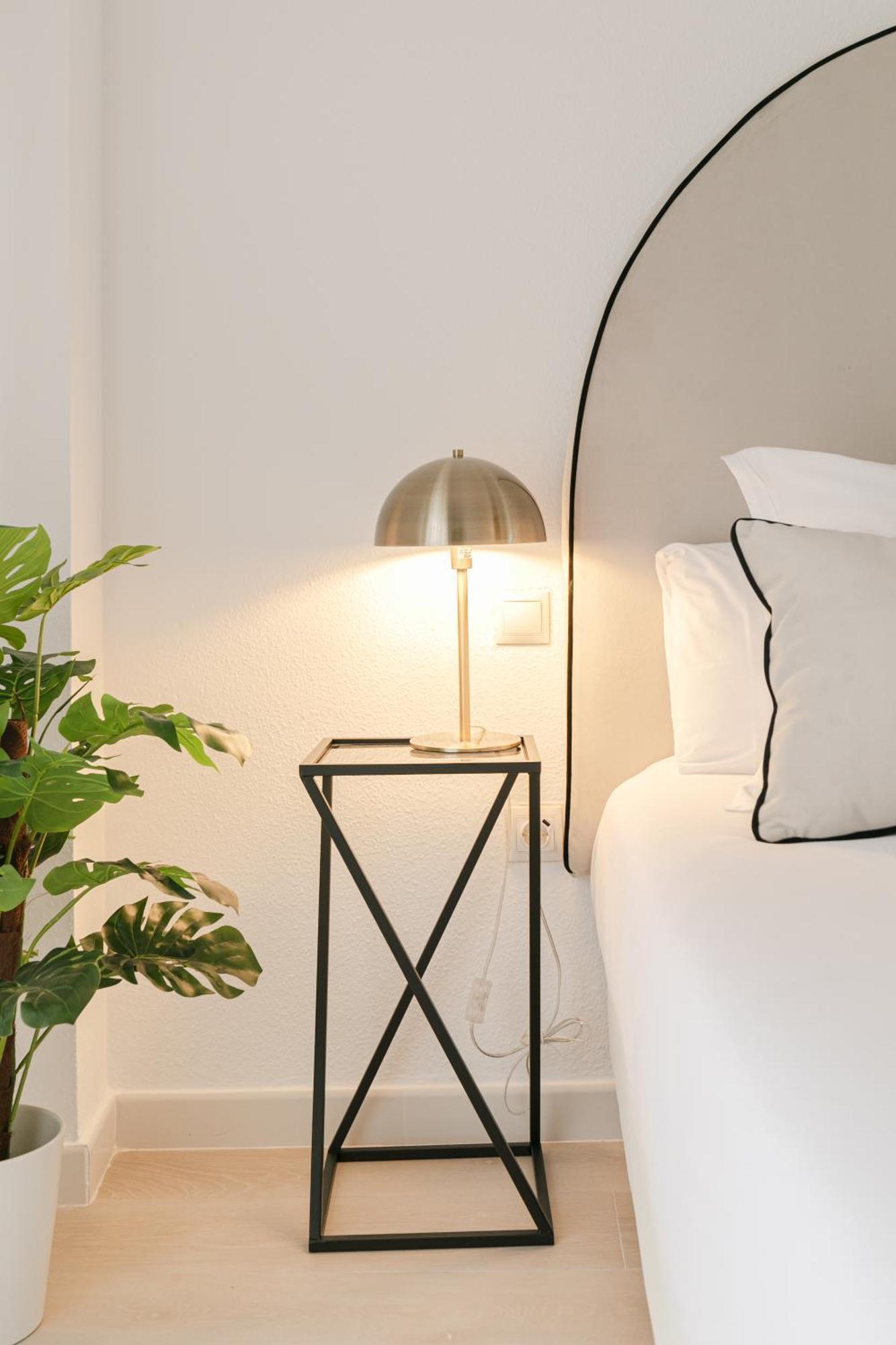 Isg Apartments Becquer Free Parking Inside The Building Севиля Екстериор снимка