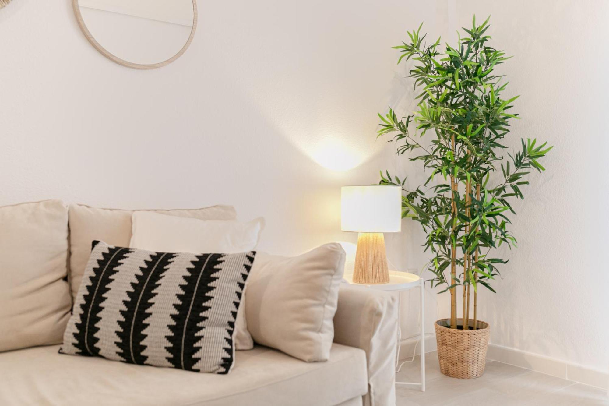 Isg Apartments Becquer Free Parking Inside The Building Севиля Екстериор снимка