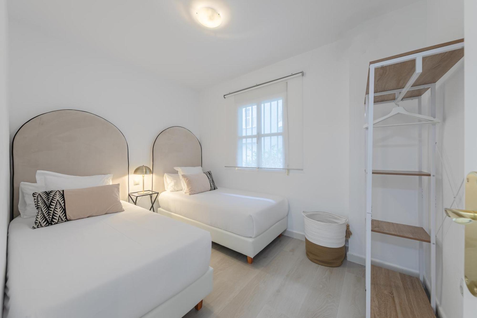 Isg Apartments Becquer Free Parking Inside The Building Севиля Екстериор снимка