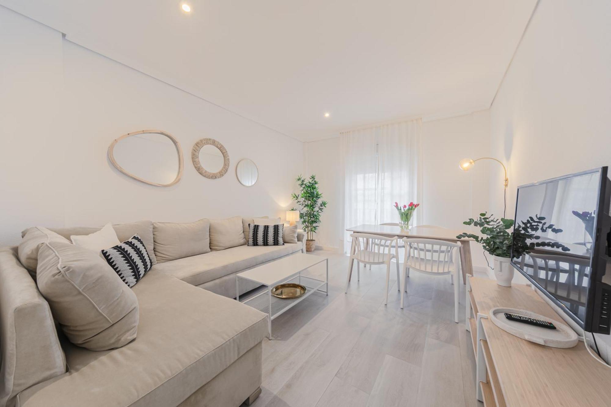Isg Apartments Becquer Free Parking Inside The Building Севиля Екстериор снимка