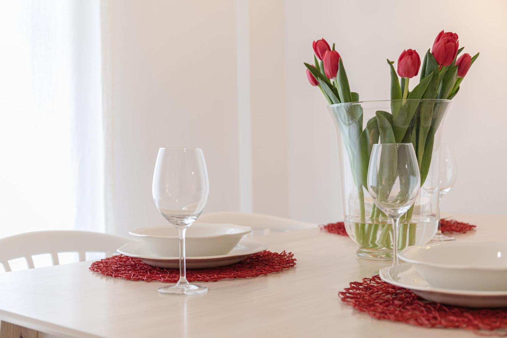 Isg Apartments Becquer Free Parking Inside The Building Севиля Екстериор снимка